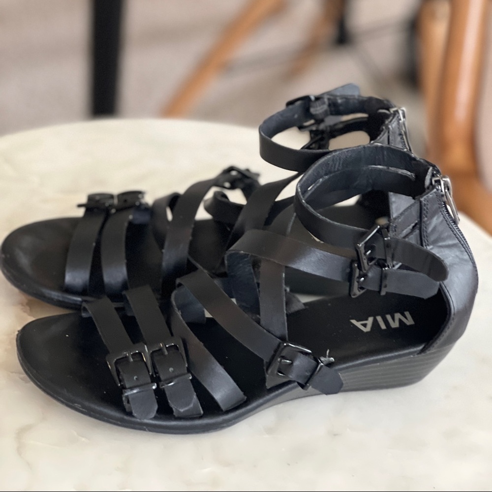 Mia Gladiator Sandal, size 6.5
